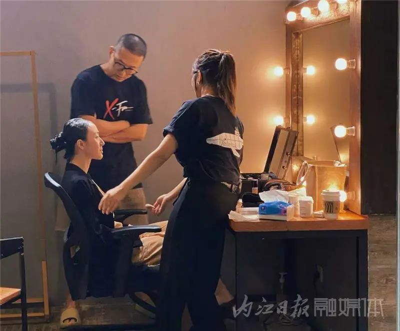 《紅》，紅了！內(nèi)江妹子在水下表演的絕美舞蹈火爆出圈(圖1)