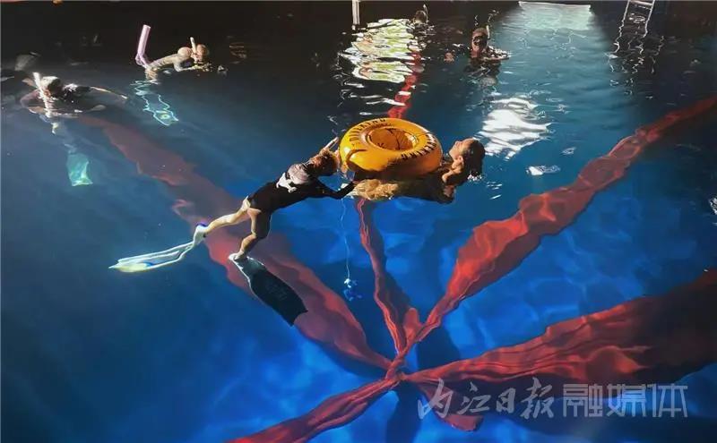《紅》，紅了！內(nèi)江妹子在水下表演的絕美舞蹈火爆出圈(圖2)