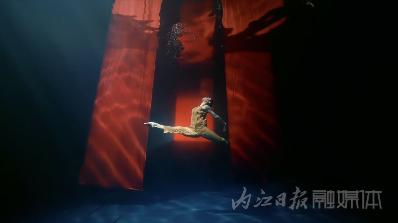 《紅》，紅了！內(nèi)江妹子在水下表演的絕美舞蹈火爆出圈(圖7)