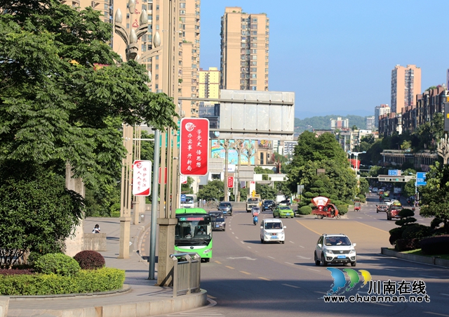 合江：大街小巷“黨旗紅”，喜迎“七·一”氛圍濃(圖2)