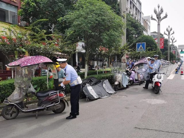 瀘州、內(nèi)江兩地交警交叉執(zhí)法，全力開展道路交通安全整治(圖2)