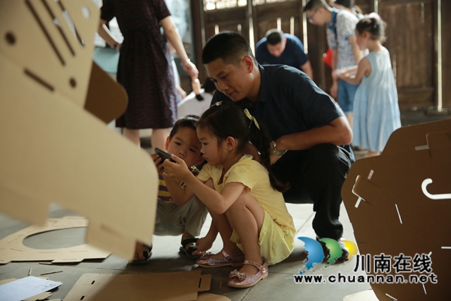 納溪區(qū)：巧手凝聚愛國情，革命故事躍紙上(圖5)
