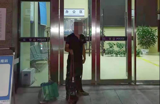 鯰魚、鯽魚、小龍蝦，瀘州男子深夜電魚被抓，只因兒子想吃……(圖4)