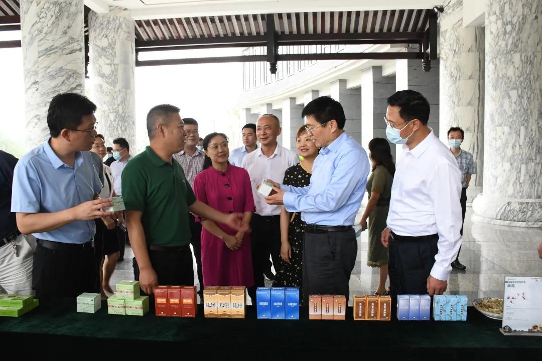 國家中醫(yī)藥管理局局長于文明一行蒞臨瀘州市中醫(yī)醫(yī)院城南院區(qū)調研