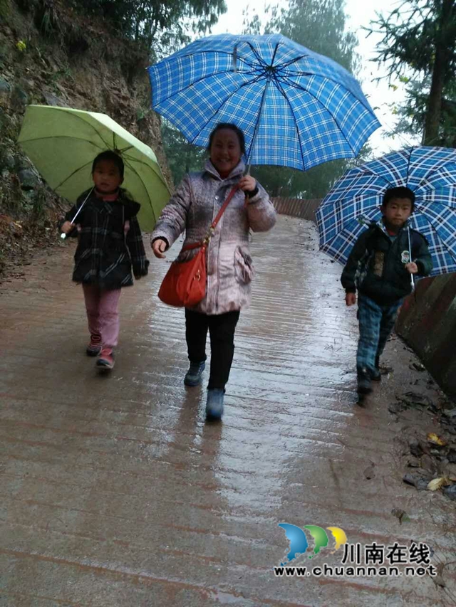 古藺女教師楊啟分：二十余年堅(jiān)守深山苗寨，“三語(yǔ)教學(xué)”托起少數(shù)民族少年夢(mèng)(圖3)