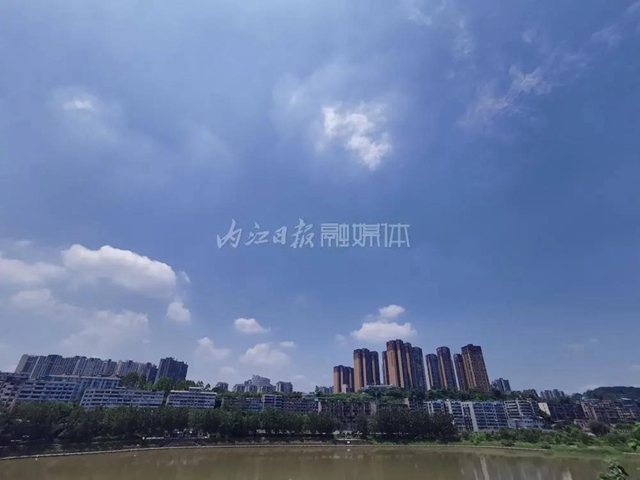 內(nèi)江奇觀！街道上空有彩虹(圖1)