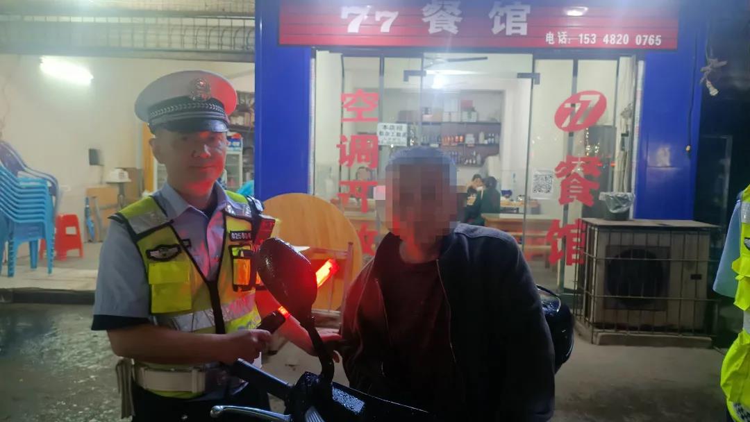 男子酒后報(bào)警：我的車開到田里面去了，敘永公安開出千元罰單！(圖4)