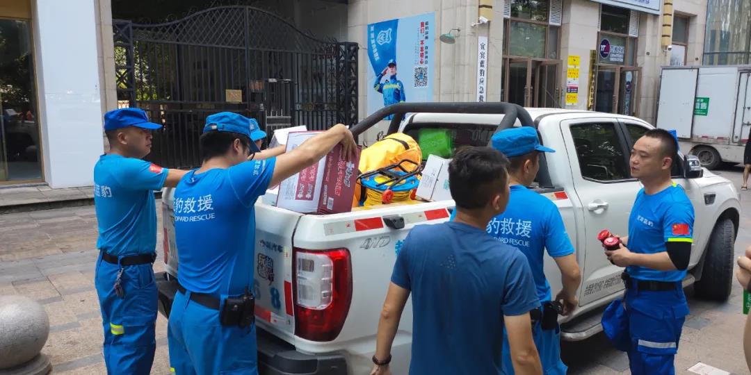 直奔河南！宜賓藍(lán)豹救援隊(duì)來了！(圖2)