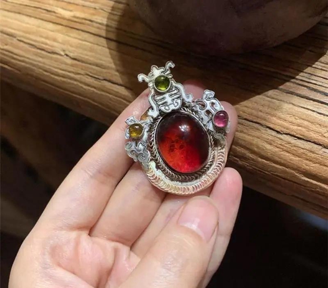 哇！原來“后宮娘娘們”戴的飾品是這樣來的，內(nèi)江這位姑娘就會做！(圖5)