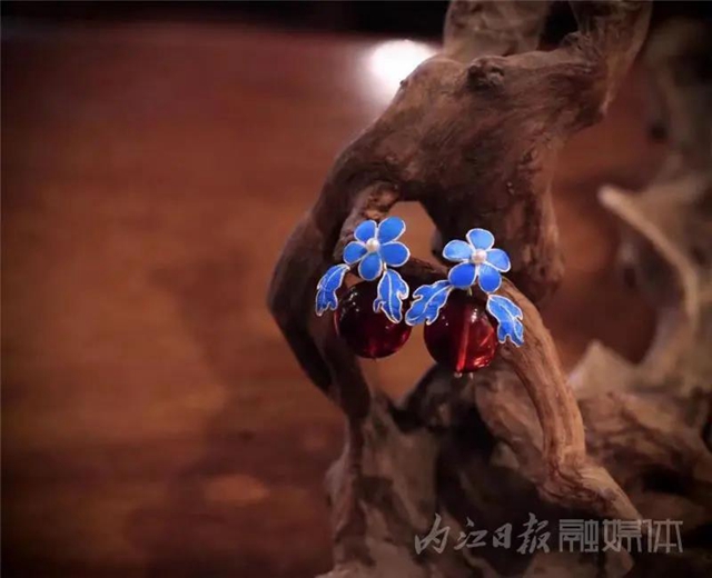 哇！原來“后宮娘娘們”戴的飾品是這樣來的，內(nèi)江這位姑娘就會做！(圖10)