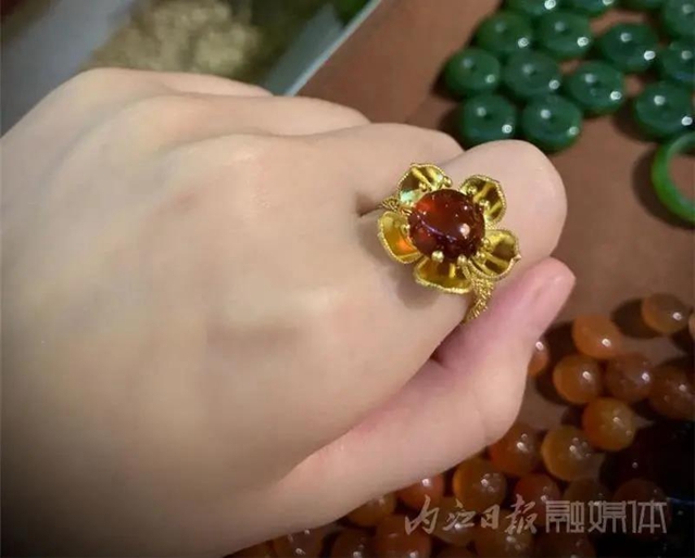 哇！原來“后宮娘娘們”戴的飾品是這樣來的，內(nèi)江這位姑娘就會做！(圖14)