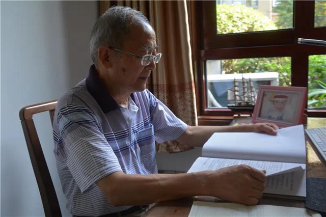 一封來自毛主席的親筆信！內(nèi)江七旬老人揭秘信件背后的那段烽火時(shí)光(圖1)