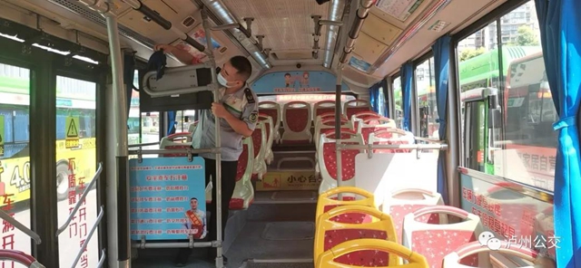 瀘州公交勞模車長(zhǎng)熊建軍個(gè)人出資打造平安車廂！(圖3)
