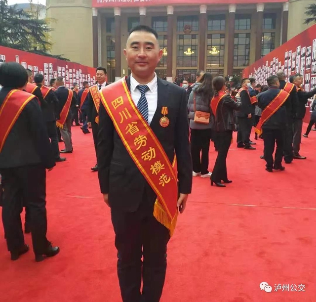 瀘州公交勞模車長(zhǎng)熊建軍個(gè)人出資打造平安車廂！(圖4)