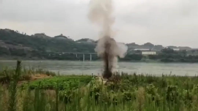 驚險！宜賓長寧一橋下發(fā)現(xiàn)4枚軍用炮彈，其中一枚還有引信……(圖7)