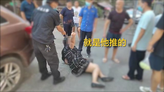 瀘州大媽不配合防疫工作，倒地耍賴！