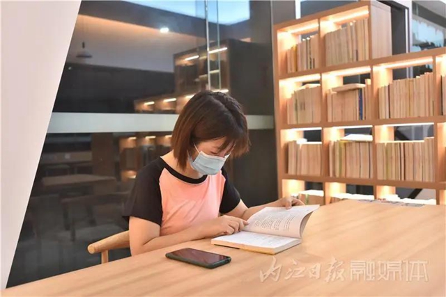 快來“打卡”！內江城區(qū)有個“24小時智慧書屋”，藏書1500余冊(圖4)