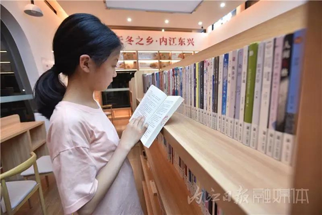快來“打卡”！內江城區(qū)有個“24小時智慧書屋”，藏書1500余冊(圖5)