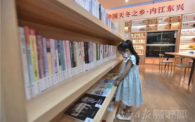 快來“打卡”！內江城區(qū)有個“24小時智慧書屋”，藏書1500余冊(圖9)
