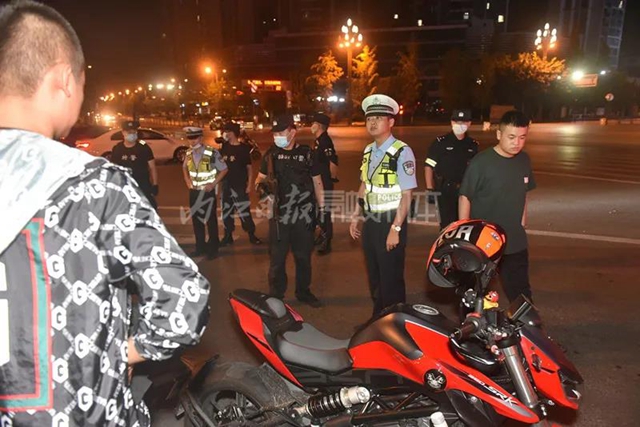 多路追擊半個城！昨夜今晨，內(nèi)江交警拉網(wǎng)設(shè)伏逮“賽摩”