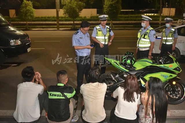 多路追擊半個城！昨夜今晨，內(nèi)江交警拉網(wǎng)設伏逮“賽摩”(圖2)