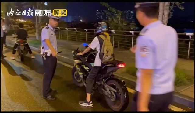 市民怒斥“鮑參子”！昨夜，內(nèi)江交警蘭桂大道“設(shè)伏”再捕“賽摩”(圖4)