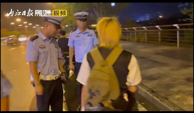 市民怒斥“鮑參子”！昨夜，內(nèi)江交警蘭桂大道“設(shè)伏”再捕“賽摩”(圖5)