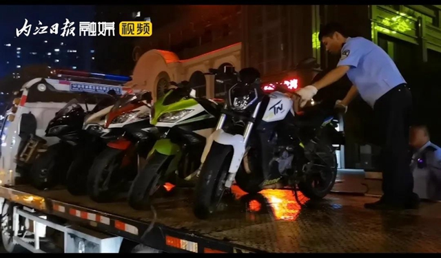 市民怒斥“鮑參子”！昨夜，內(nèi)江交警蘭桂大道“設(shè)伏”再捕“賽摩”(圖8)