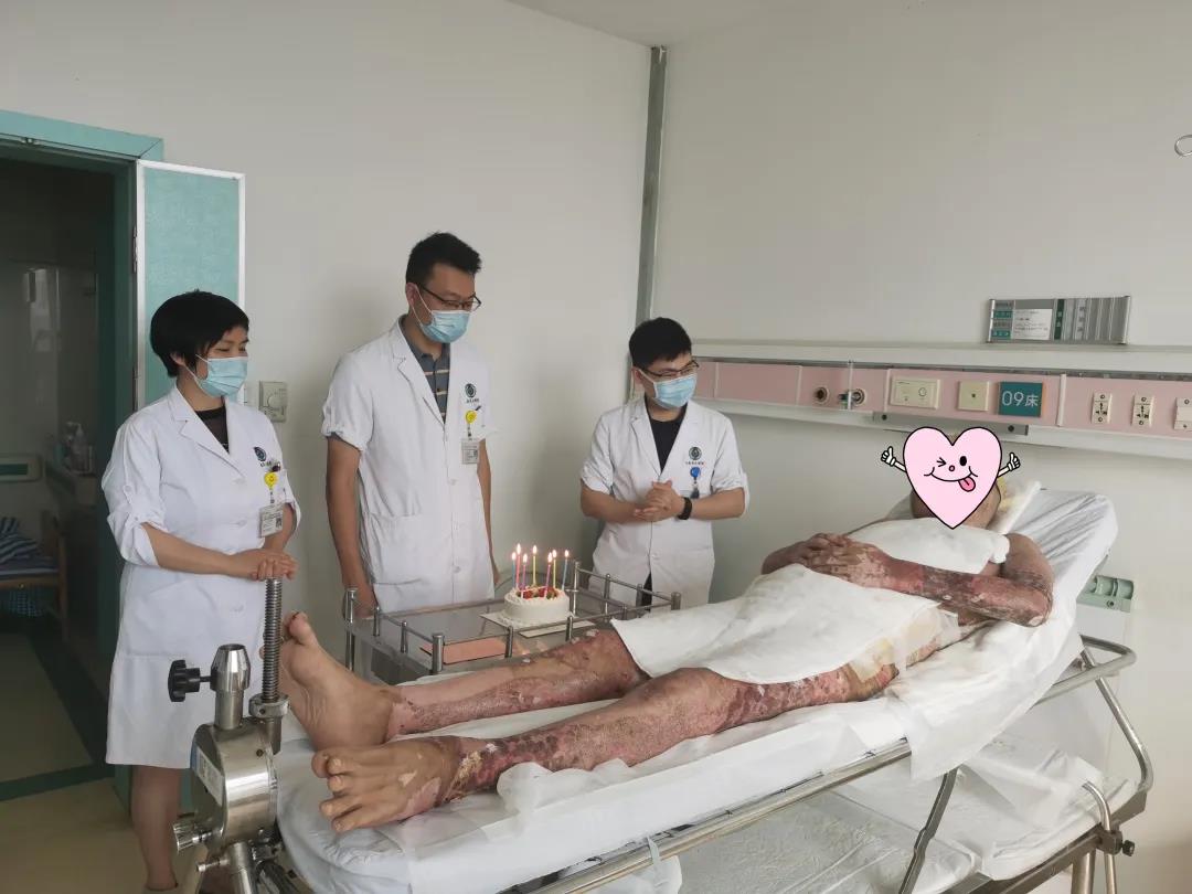 身在異鄉(xiāng)“撿回一條命”的他 度過了最難忘的一次生日(圖3)