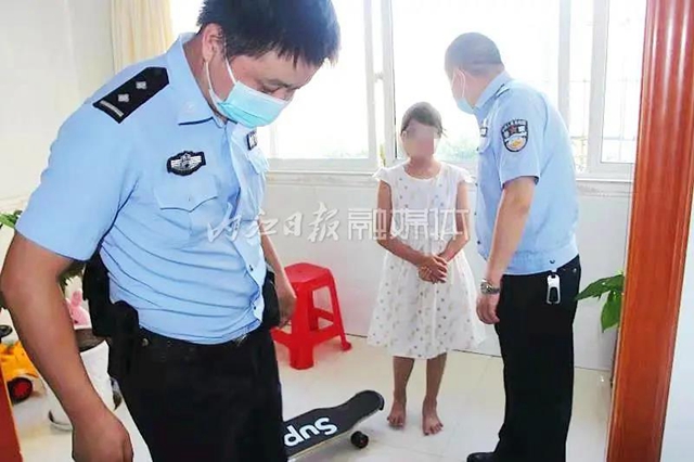 “救救我”！隆昌一高樓飄下帶字紙巾！警方疾速出擊，結(jié)果大吃一驚——(圖2)