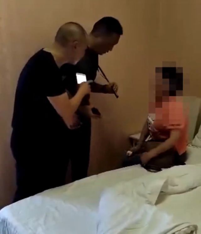 宜賓一女子差點(diǎn)被詐騙10萬！民警火速沖進(jìn)賓館……(圖5)