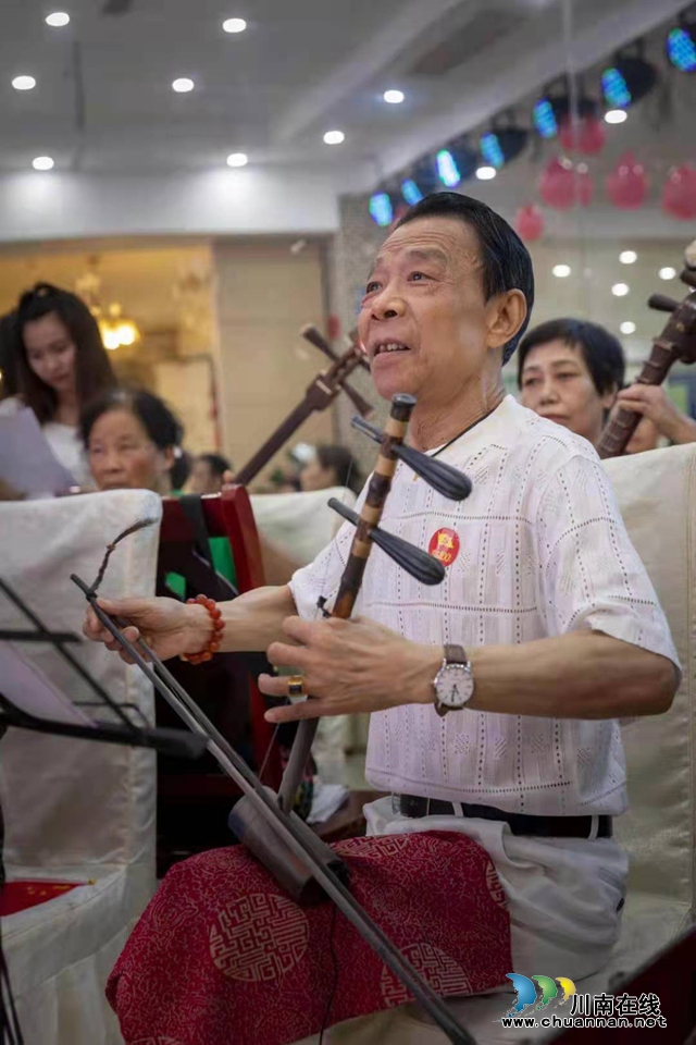 瀘州市老年大學(xué)教師劉雙喜：教唱京劇只為傳承國粹(圖1)