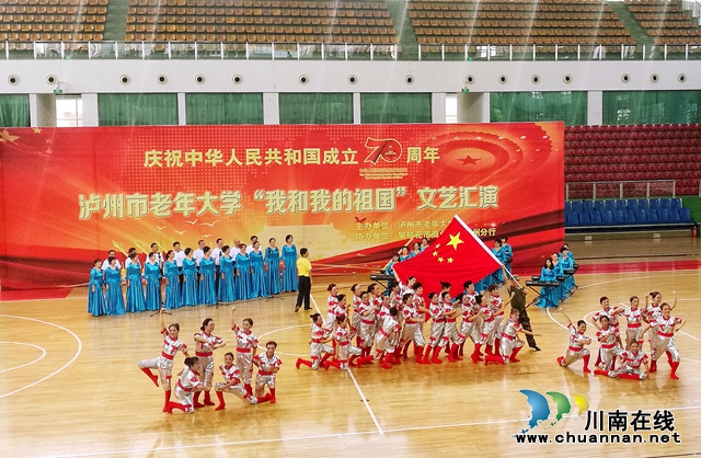 瀘州市老年大學(xué)教師鄧韜徐：“80后”老師教“4050后”學(xué)生(圖3)