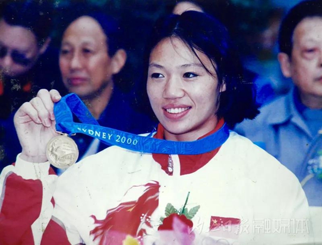 驚呆了！這位內(nèi)江人的鏡頭中，曾留下國(guó)內(nèi)眾多名人的身影(圖15)