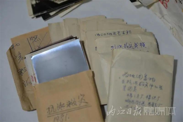驚呆了！這位內(nèi)江人的鏡頭中，曾留下國(guó)內(nèi)眾多名人的身影(圖12)