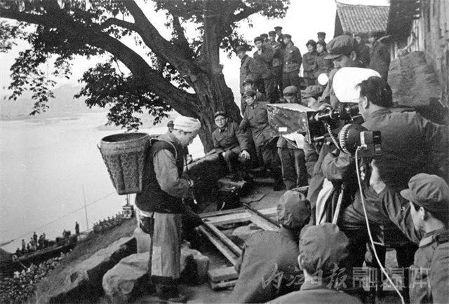 驚呆了！這位內(nèi)江人的鏡頭中，曾留下國(guó)內(nèi)眾多名人的身影(圖16)
