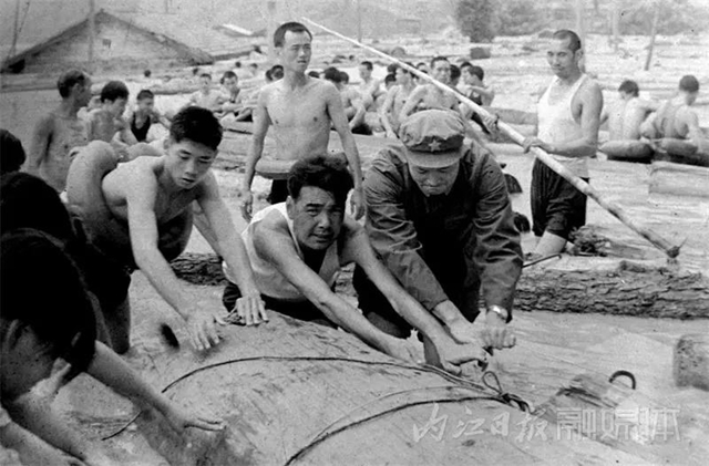 驚呆了！這位內(nèi)江人的鏡頭中，曾留下國(guó)內(nèi)眾多名人的身影(圖18)