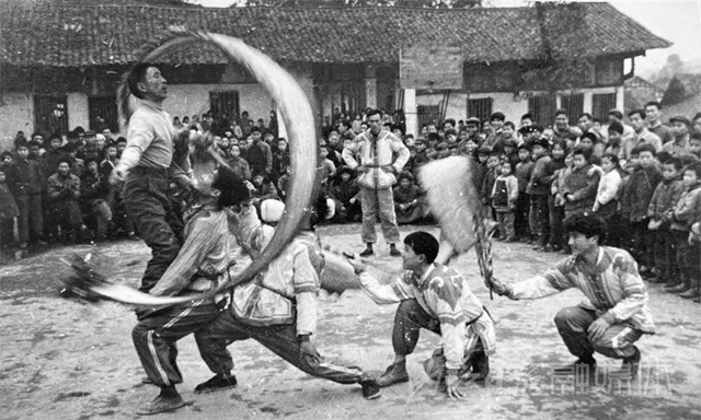 驚呆了！這位內(nèi)江人的鏡頭中，曾留下國(guó)內(nèi)眾多名人的身影(圖20)