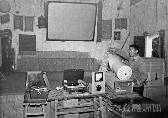 驚呆了！這位內(nèi)江人的鏡頭中，曾留下國(guó)內(nèi)眾多名人的身影(圖21)