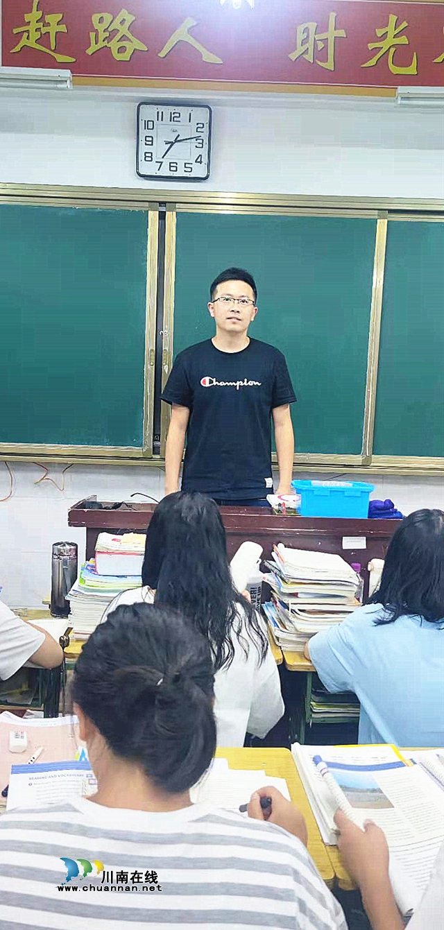 瀘州市護(hù)國(guó)中學(xué)高中優(yōu)秀教師張?jiān)簼M園桃李笑春風(fēng)(圖2)