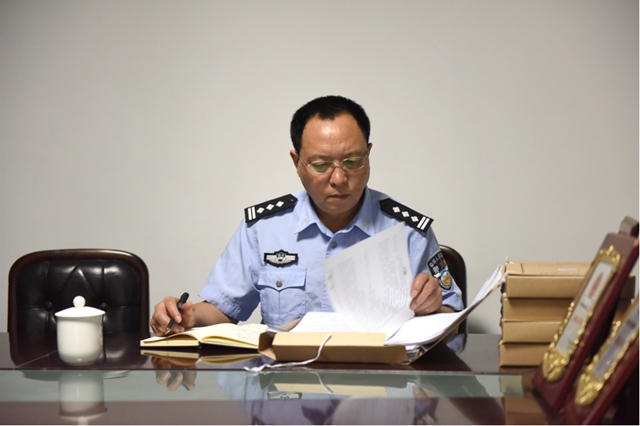瀘州“掃黑風(fēng)暴”：一直打擊黑惡勢(shì)力的58歲警察(圖4)