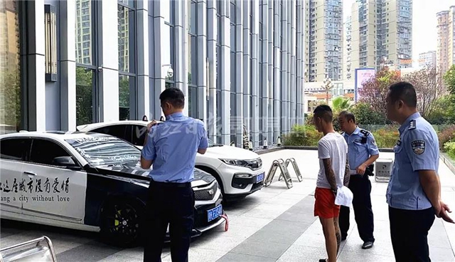 群眾反映凱迪拉克深夜漂移炸街，內(nèi)江交警迅速行動！(圖2)