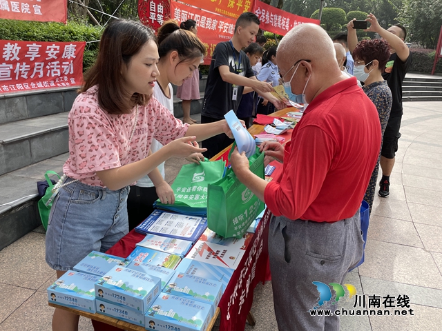江陽(yáng)區(qū)北城街道開(kāi)展網(wǎng)絡(luò)安全宣傳活動(dòng)(圖1)