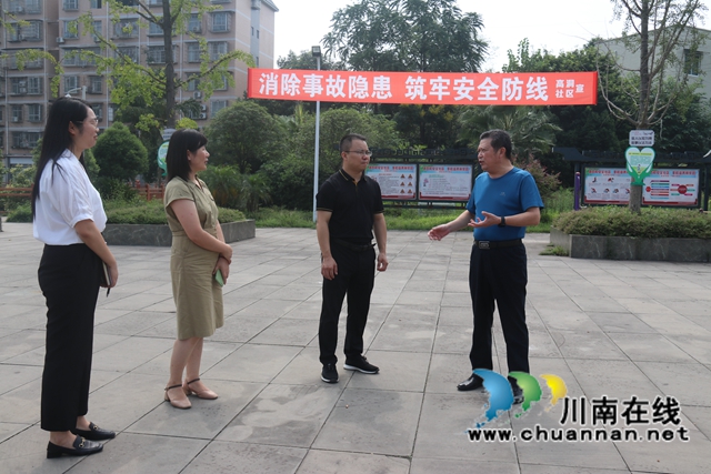 顏習(xí)林率文明辦到瀘縣百和鎮(zhèn)督導(dǎo)創(chuàng)文工作(圖2)