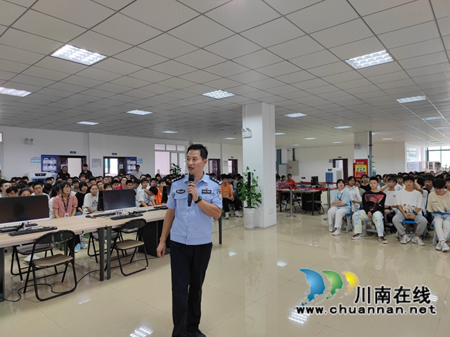 瀘州：警盾進校園，給700名學生講網(wǎng)絡安全(圖1)