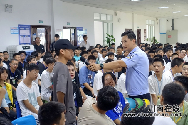 瀘州：警盾進校園，給700名學生講網(wǎng)絡安全(圖6)