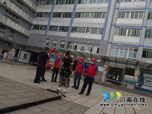 瀘縣住房和城鄉(xiāng)建設(shè)局組織人員赴各鎮(zhèn)（街道）排查危房(圖2)