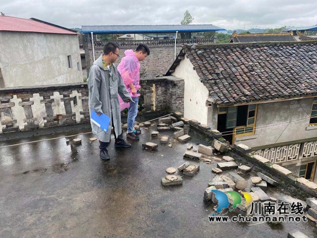 瀘縣住房和城鄉(xiāng)建設(shè)局組織人員赴各鎮(zhèn)（街道）排查危房(圖7)