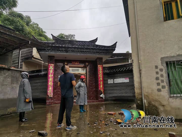 瀘縣住房和城鄉(xiāng)建設(shè)局組織人員赴各鎮(zhèn)（街道）排查危房(圖6)