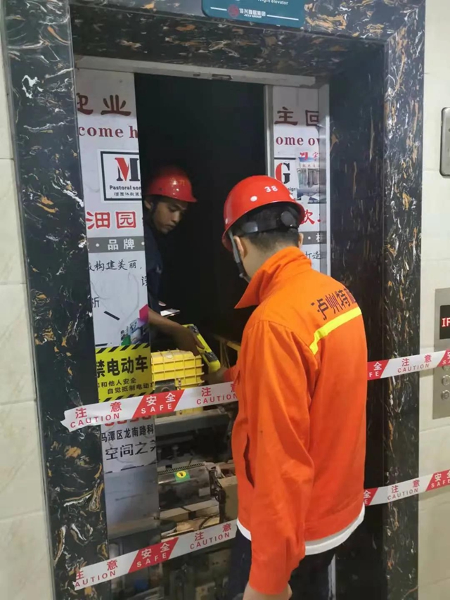 第一時間！瀘州市市場監(jiān)管局切實維護(hù)震區(qū)市場秩序(圖3)